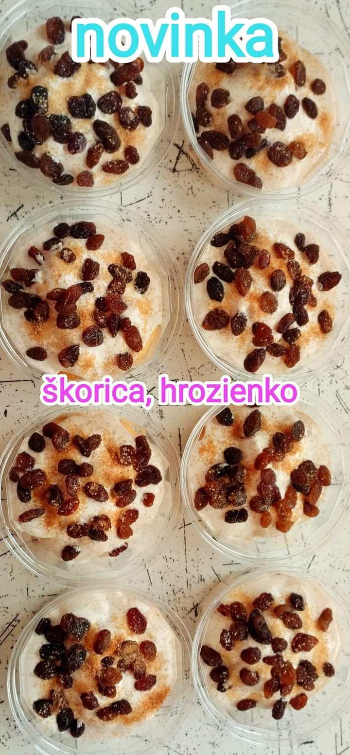 Smotanový dezert škorica,hrozienko
